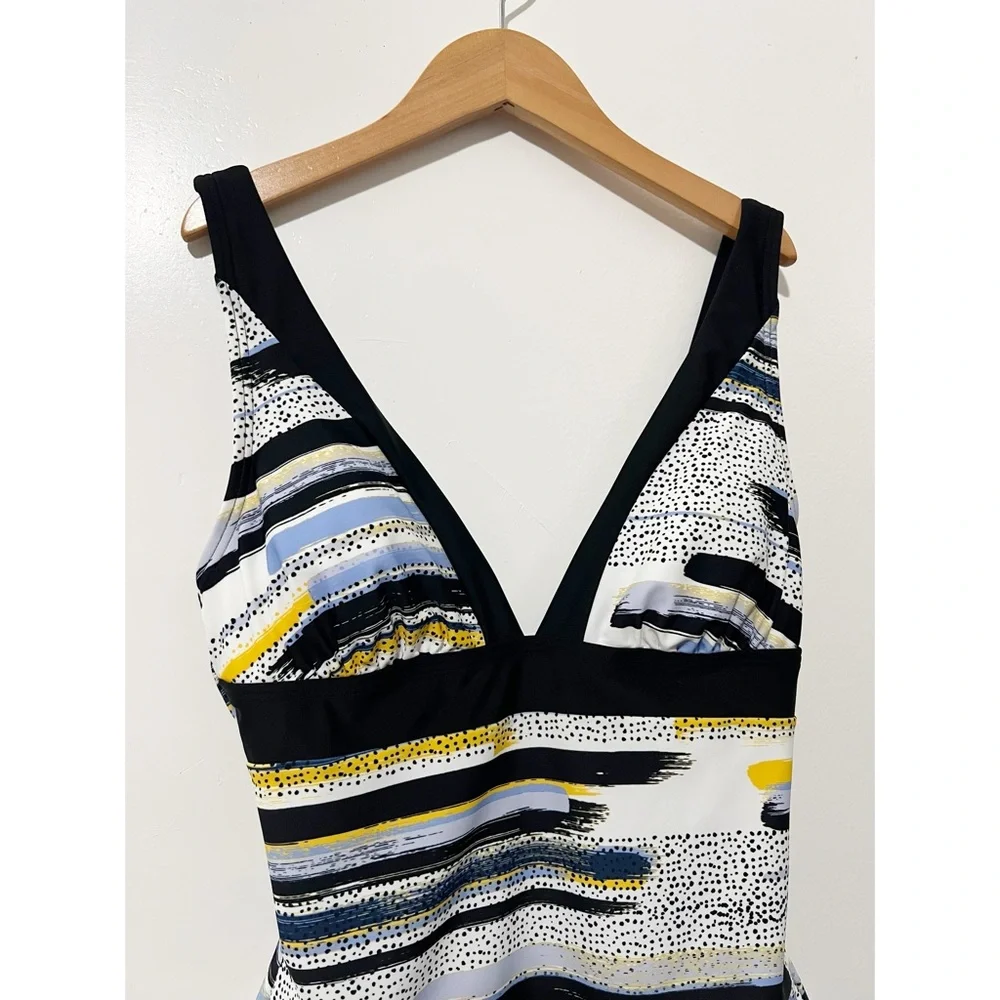 DKNY Multicolor Printed Deep-V One Piece‎ Swimsuit Size 6 - Picture 3 of 6
